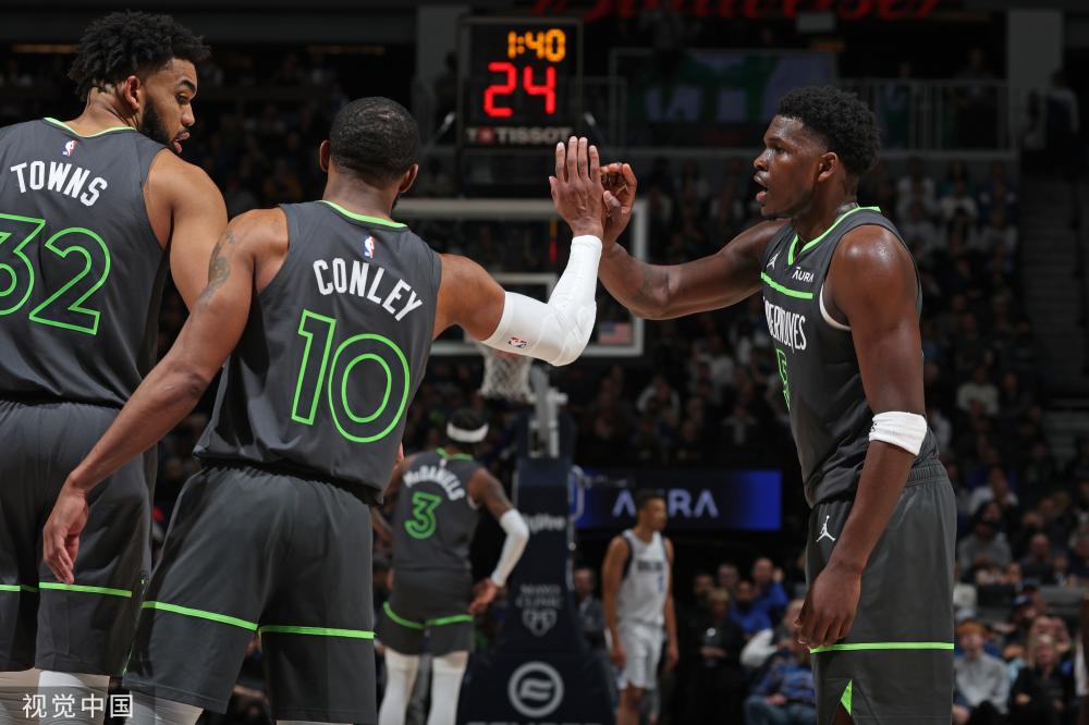 足球比赛中 足球比赛中